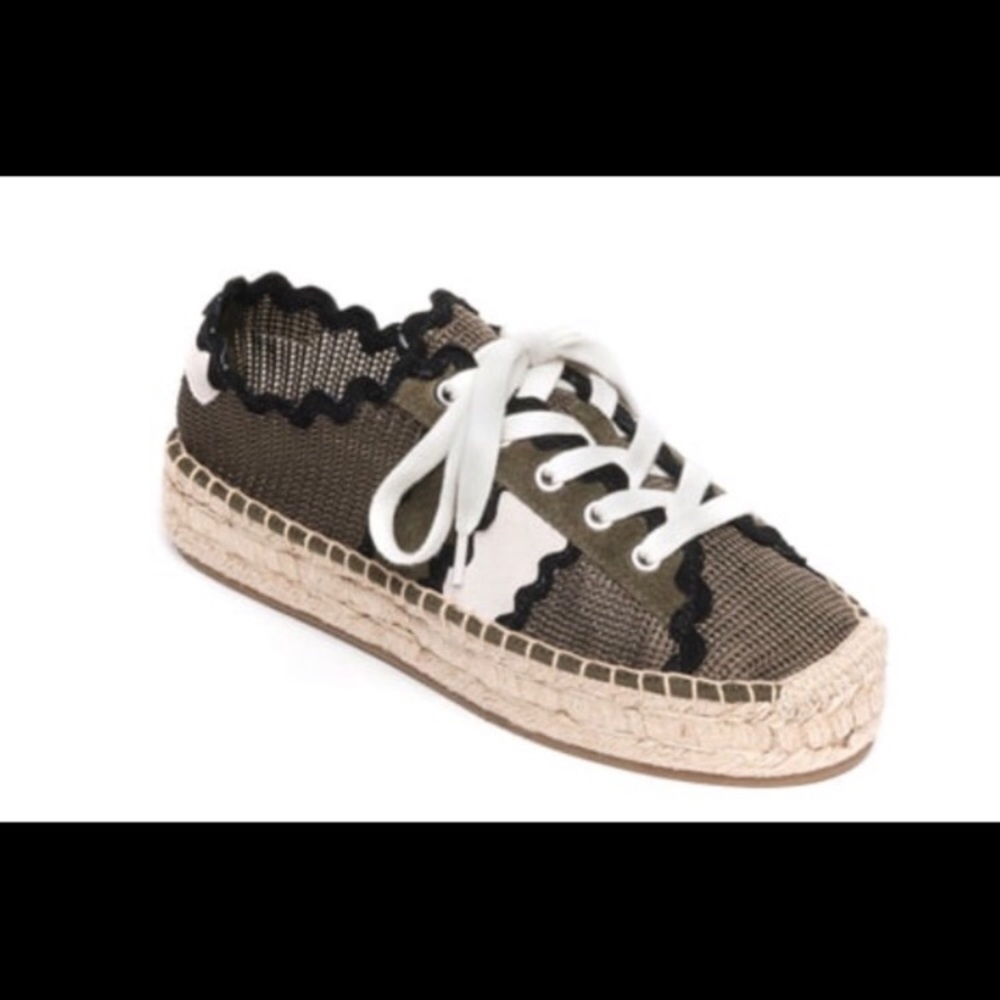 BRAND NEW Bernardo Vale Sneaker Espadrille…